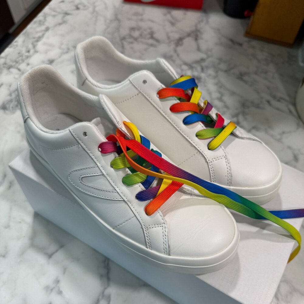 White Tretorn Nylite Leather Shoes for Sale!  Size 8.5. White laces too.